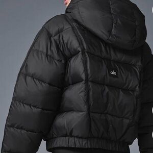 ALO Yoga Aspen Love Puffer